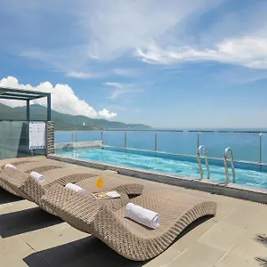 Mangata Beachfront - Rooftop Bar Sea View 호텔 다낭